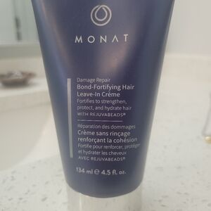 Monat Damage Repair Bond-Fortifying Hair Leave-In Creme